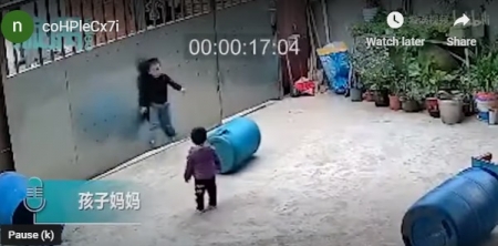 فيديو صادم +18.. كاميرا مراقبة توثق لحظات مرعبة لطفل شنق نفسه بالخطأ