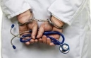 الحبس لطبيبين أردنيين تسببا بوفاة طفل انفجرت في بطنه الزائدة الدودية