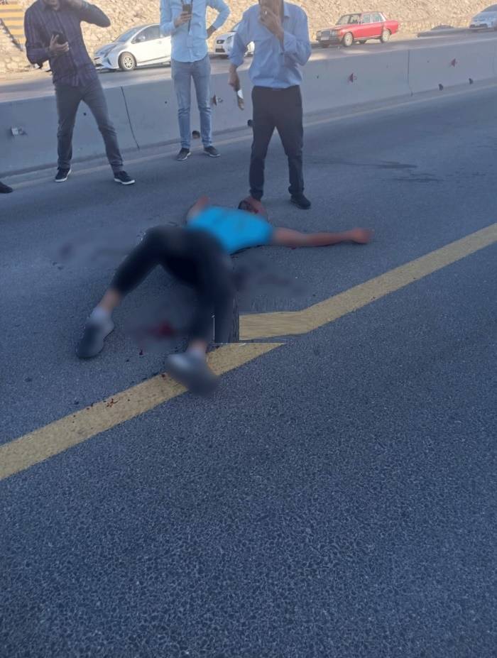 الباص السريع يدهس شاباً في الزرقاء.. صور