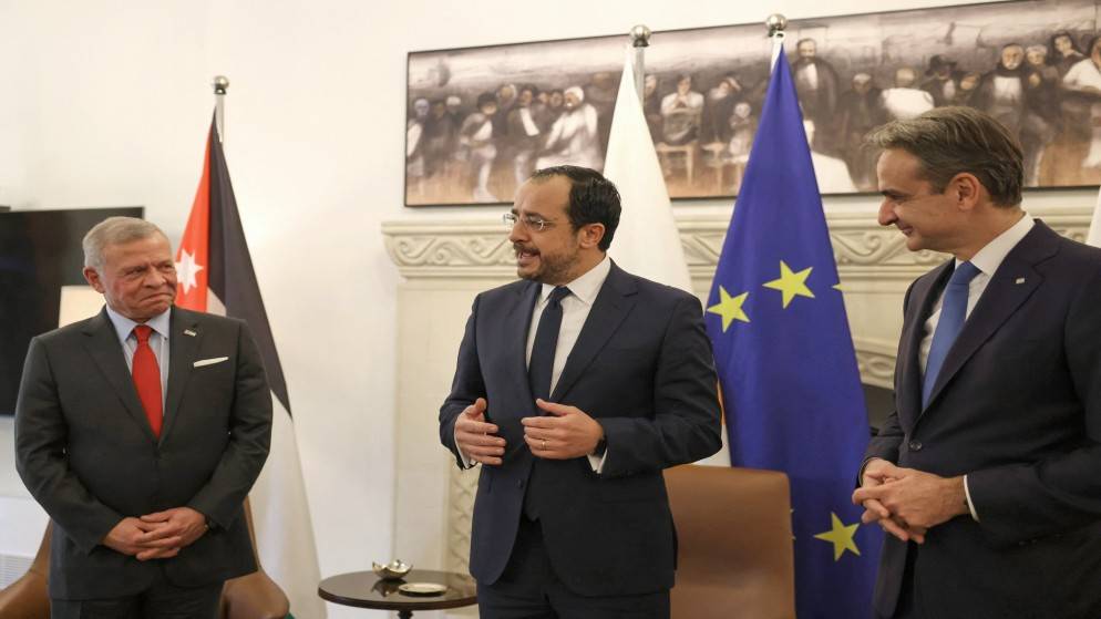 قبرص واليونان ترحبان بمبادرة الملك الإنسانية بآلية الجسر الجوي إلى غزة