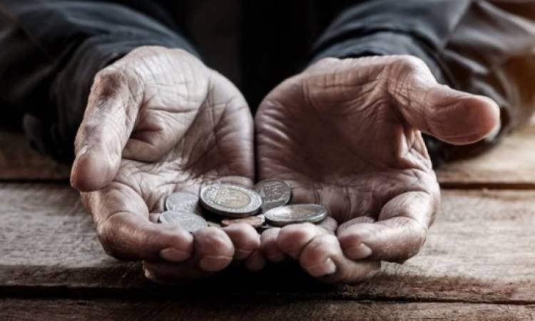 ضبط كبير المتسولين في مأدبا متنكرًا بهيئة مسن