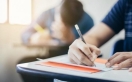 طلبة التوجيهي يتقدمون للامتحان في يومه السابع