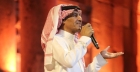 خالد عبد الرحمن يتناوب أغانيه مع جمهوره العربي الذي ملأ مدرجات الجنوبي في جرش (صور)