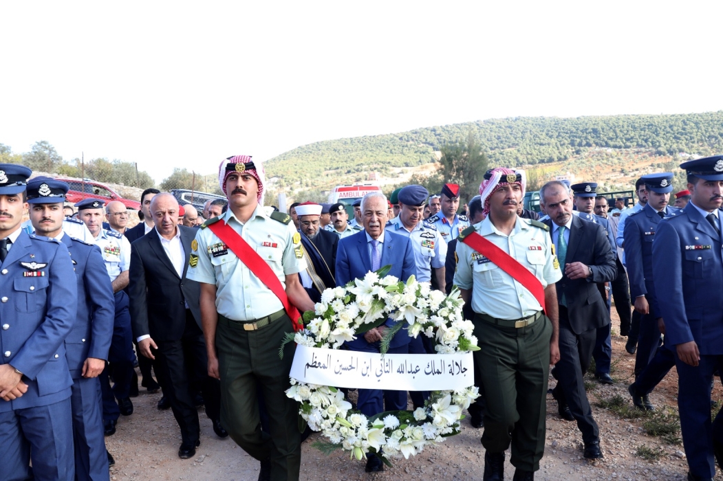 مندوبًا عن الملك وولي العهد.. العيسوي يشارك في تشييع جثمان قائد سلاح الجو الأسبق اللواء القضاة
