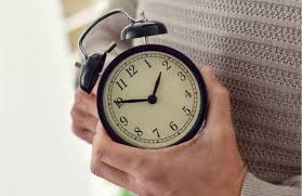 الحكومة تحسم الجدل حول عودة التوقيت الشتوي في الأردن
