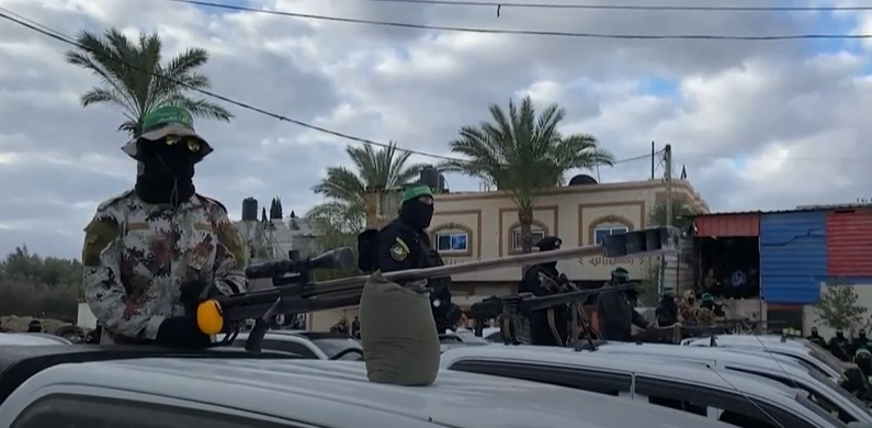 غزة.. تبادل للجثامين وجيش الاحتلال يدمر مزيد من المنازل