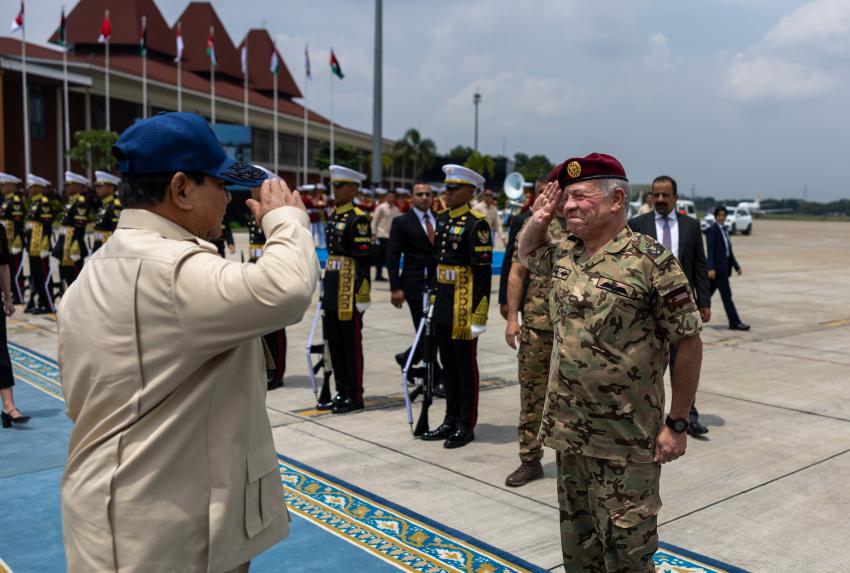 الملك والرئيس الإندونيسي يحضران تمرينا عسكريا مشتركا للطائرات المسيرة (صور)