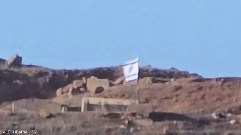 فيديو.. قوات تتوغل وترفع علم إسرائيل في ريف القنيطرة جنوبي سوريا