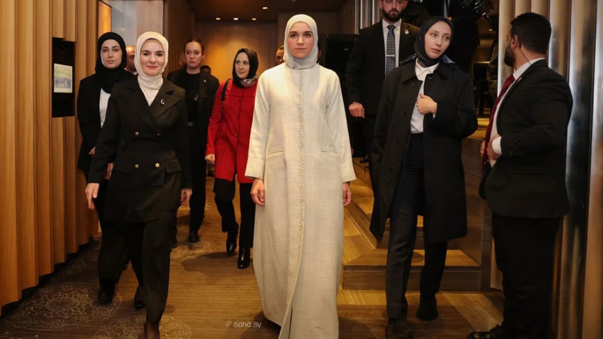 سوريا.. صور لطيفة الدروبي زوجة أحمد الشرع بزيارة إلى إسطنبول التركية