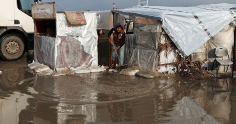 المنخفض يحصد مزيدا من الأرواح في قطاع غزة.. 11 وفاة وانهيار منازل وغرق خيام