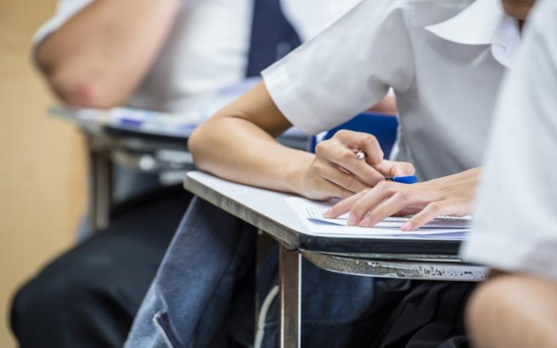 الحكومة ترفع الرسوم المدرسية على الطلبة غير الأردنيين إلى 300 دينار