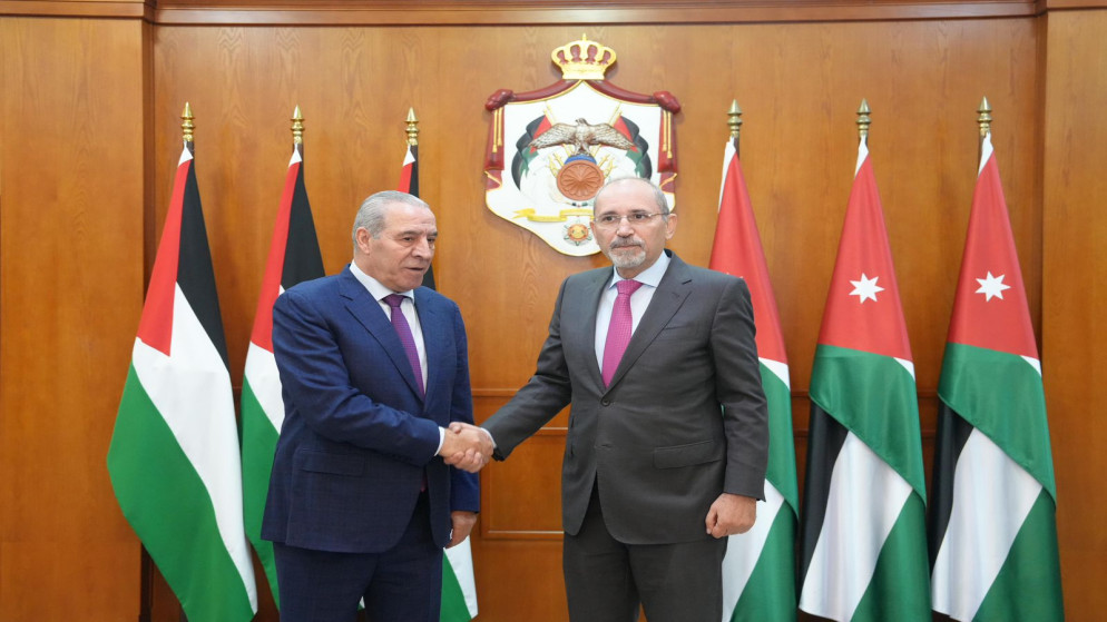 الصفدي والشيخ: السلطة الفلسطينية يجب أن تتولى مسؤولية غزة