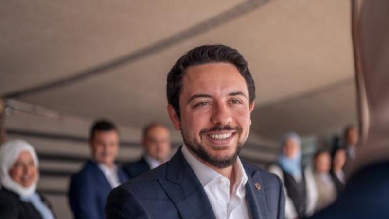 ولي العهد ينشر عبر إنستغرام لقطات من لقائه شبابًا وشابات من محافظة العقبة (شاهد)