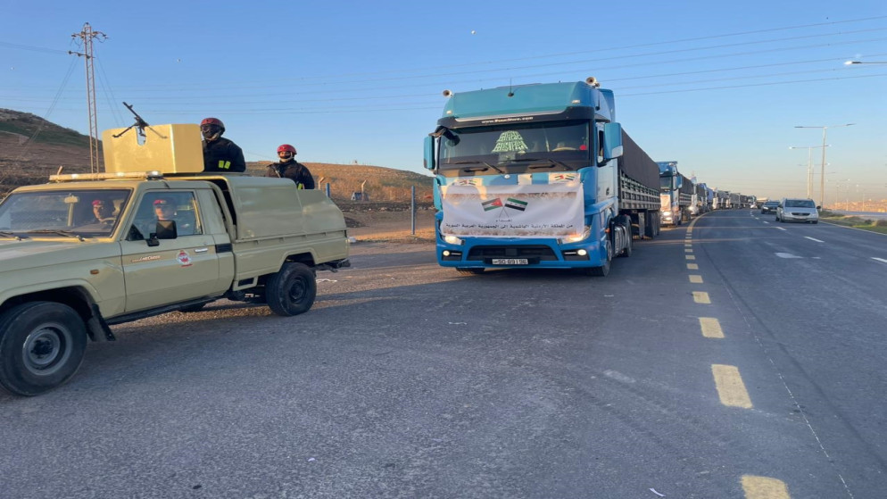 الأردن يسيّر 51 شاحنة مساعدات إنسانية وغذائية إلى سوريا