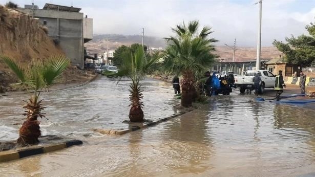 مديرية الأمن العام تدعو إلى تجنّب القيادة عبر مياه الأمطار المتجمعة