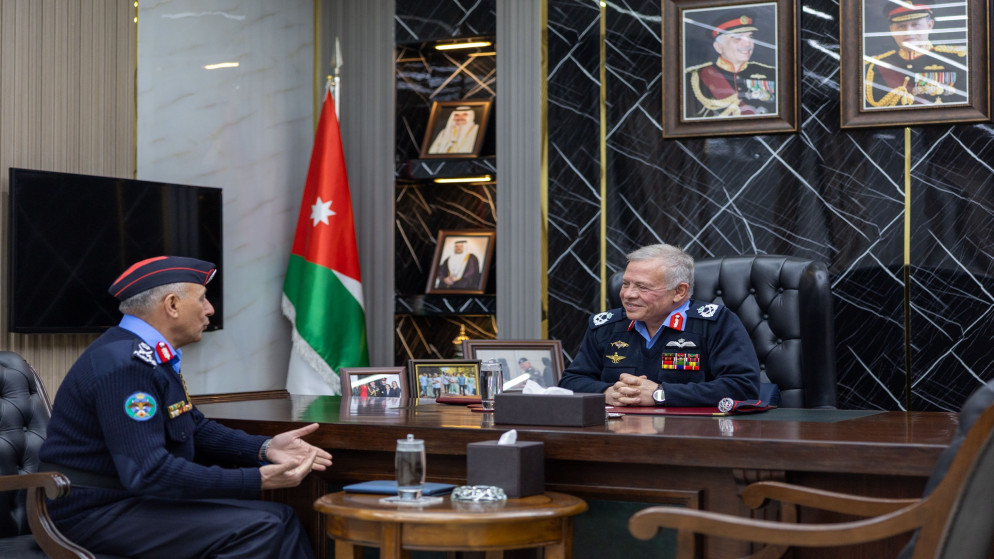 الملك يزور مديرية الأمن العام ويطلع على تجهيزاتها للتعامل مع الظروف الجوية (صور)