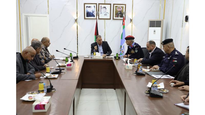 الفراية يتفقد سير العمل والخدمات في جسر الملك حسين