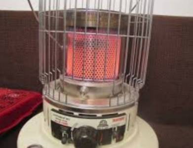 الحكومة: استبدال 15 ألف مدفأة غير آمنة بأخرى آمنة للأُسر المستحقة وصرف التَّعويضات لأكثر من 120 أسرة متضررة من الظروف الجوية