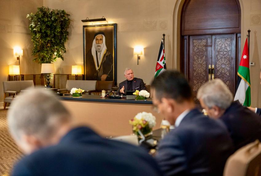 الملك يلتقي شخصيات سياسية وإعلامية... (صور)