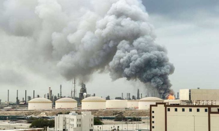 اعتراض مسيّرات وصواريخ بالسعودية والإمارات وحريق في البحرين (شاهد)