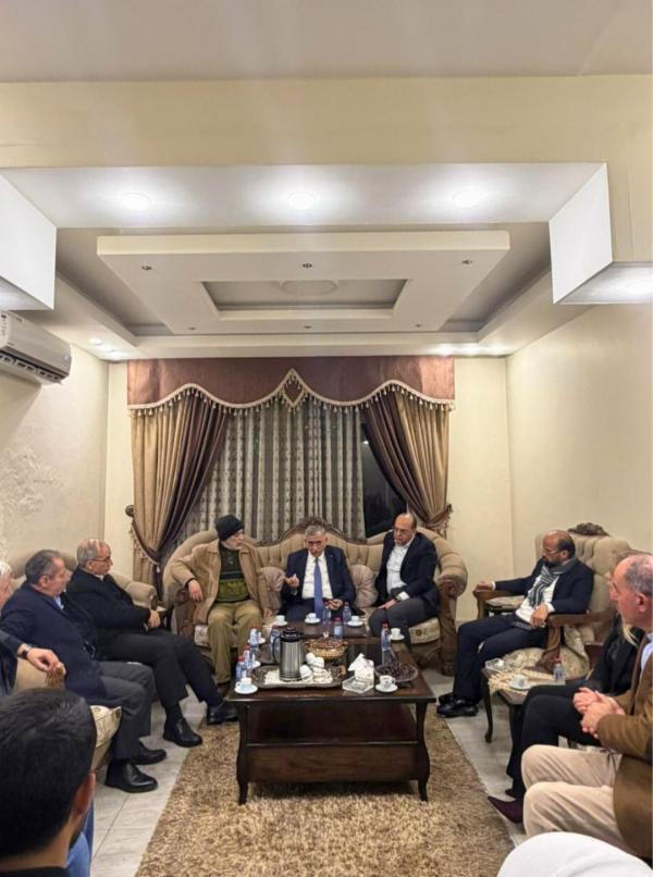 رئيس الجامعة الأردنيّة يُقدّم واجب العزاء بوفاة الطالبة روضة