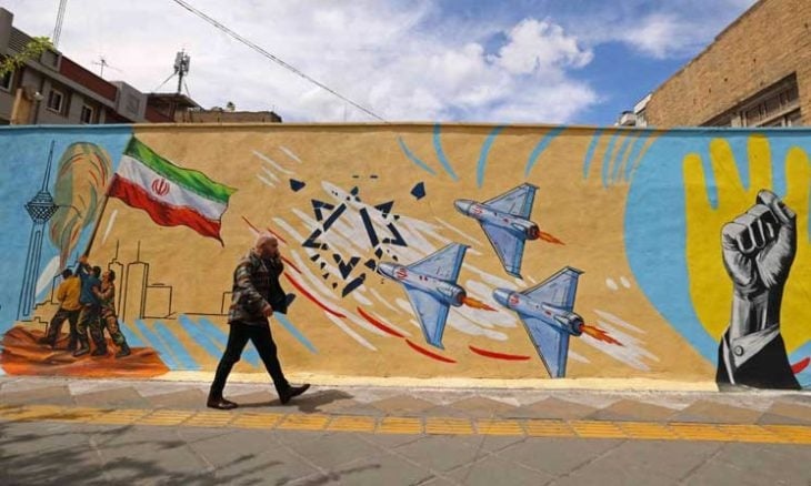 “سي إن إن”: معلومات مخابراتية أمريكية تظهر أن الصين تستعد لشحن أسلحة إلى إيران