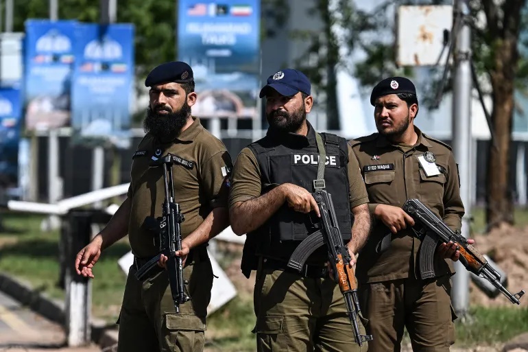 تشديد أمني وإغلاق المنطقة الحمراء بإسلام آباد استعداداً لمفاوضات أميركا وإيران