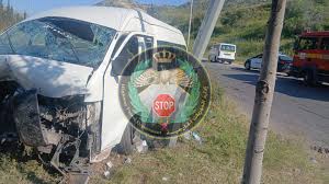 18 إصابة بحادث تدهور باص كوستر على طريق الشونة الشمالية