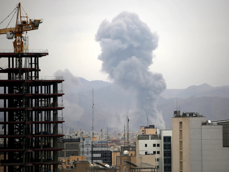 الدفاعات الجوية تنطلق في سماء طهران وإسرائيل تنفي تنفيذ هجوم