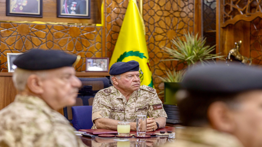 الملك يشيد بجهود مرتبات المنطقة العسكرية الشرقية في حماية الحدود (صور)