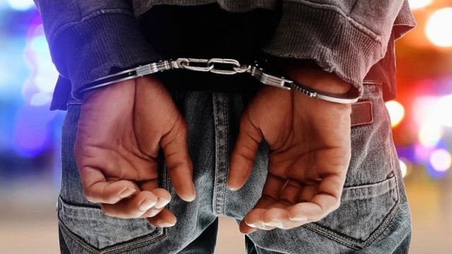 البحث الجنائي يوقف شخصاً بتهمة الاحتيال على سيدة بـ3.5 مليون دولار
