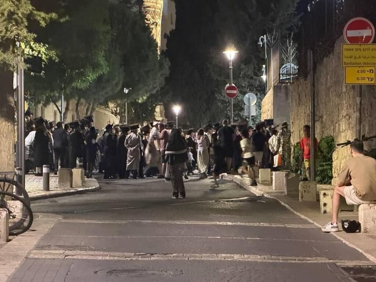 ​مواجهات واعتقالات في القدس وبيت شيمش إثر احتجاجات عنيفة للمتدينين الحريديم
