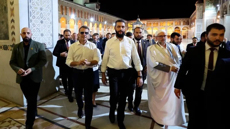 سلسلة انفجارات قرب مقر إقامة ماكرون في دمشق قبيل محادثاته مع الشرع
