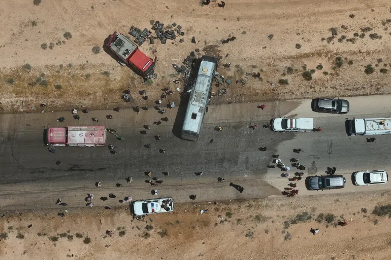 وفاة 35 شخصا واصابة العشرات باصطدام حافلتين في سوريا.. تفاصيل الحادث المأساوي