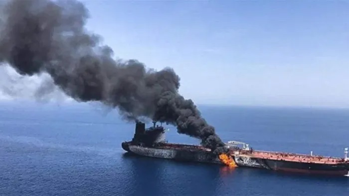 استهداف سفينة بضائع بمقذوف قرب هرمز.. وفقدان أحد أفراد طاقمها