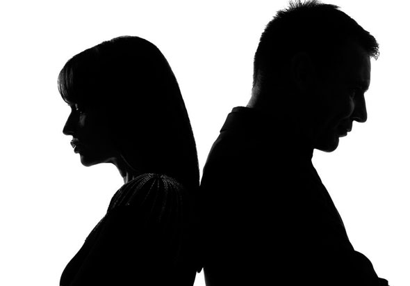 صور وابتزاز.. طلاق أردنية من زوجها وخسارة 180 غرام ذهب بعد علاقة عاطفية والمحكمة تفاجئها