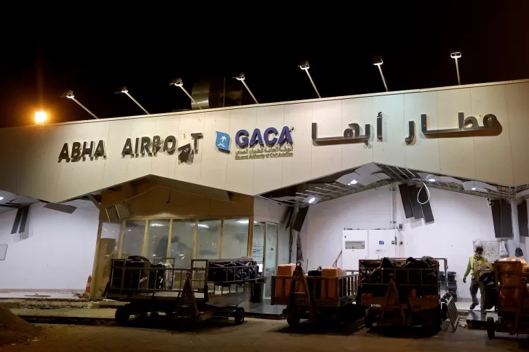 السعودية.. مقتل 3 وإصابة 36 في هجومين على مطاري أبها والملك خالد