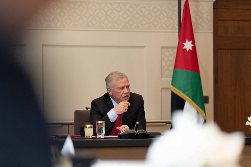 الملك يوجه الحكومة بمراجعة سياسات مكافحة الفكر المتطرف وتكثيف العمل على تجفيف منابعه